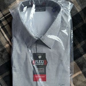 Men’s Van Heusen Dress Shirt, 16-16 1/2” x 34/35 Sleeve, Slim Fit, Black & White